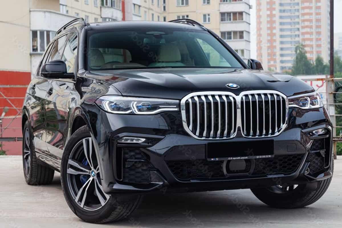 Luxury black SUV for airport to CBD transfer, comfortable and reliable transportation.